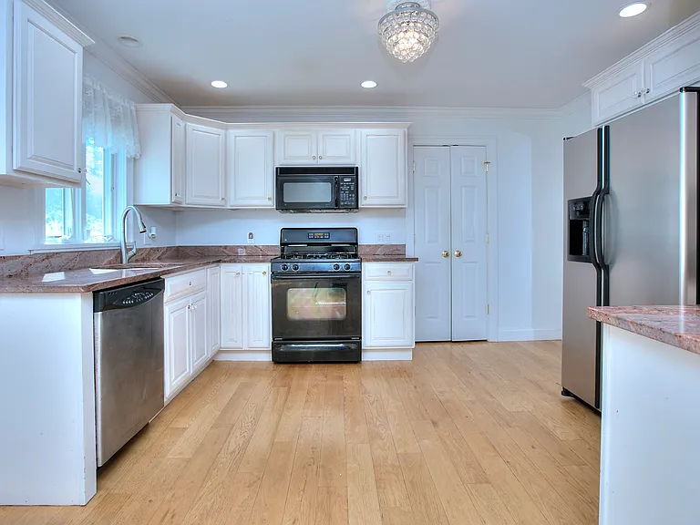 310 Main St — Photo 10