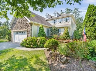 11 Wyckoff Way, Chester, NJ 07930