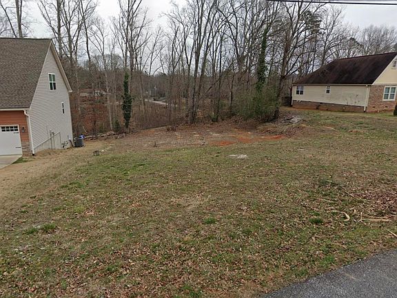 4th image of 1607 E Saluda Lake Rd