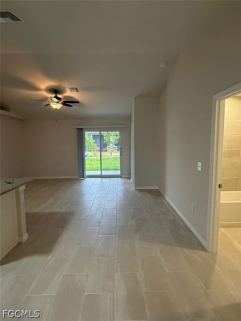3 bed, 2.0 bath, 1200 sqft, $1,800 — Photo 3