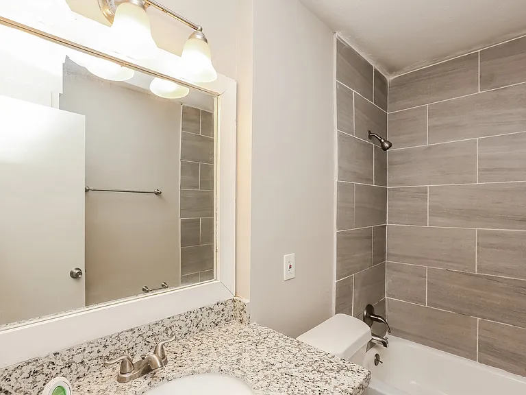 971136_028_bathroom_13463142.jpg