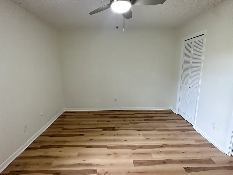 1353 Dauphin St #8 — Photo 5