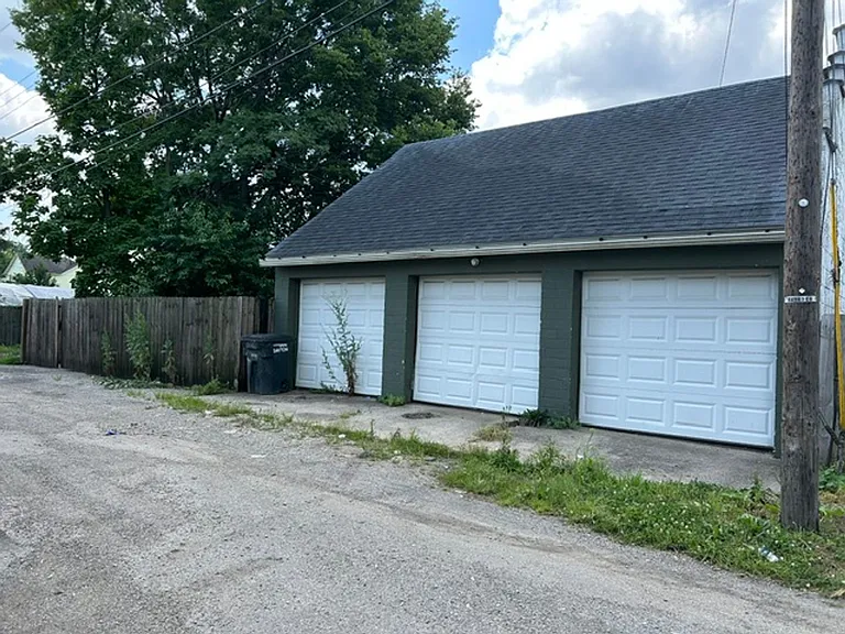 925 Xenia Ave — Photo 85