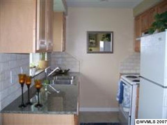 Granite counters in kitchen!