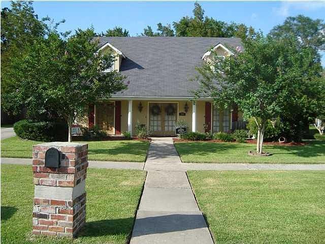 1st image of 506 River Woods Dr