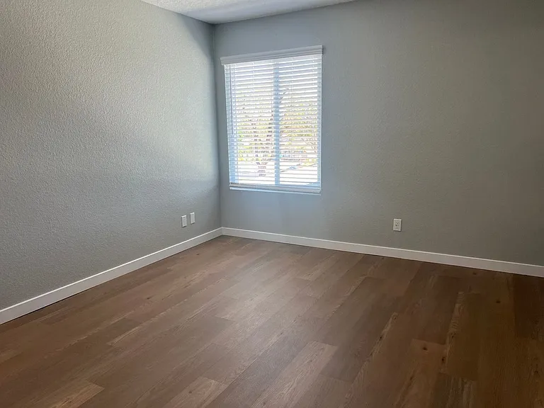 River House Apartments — Photo 44