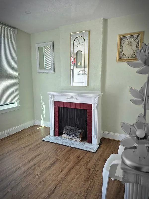 2 bed, 1.0 bath, 702 sqft, $1,200 — Photo 3