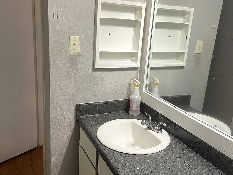 1902 W Loop #A — Photo 17