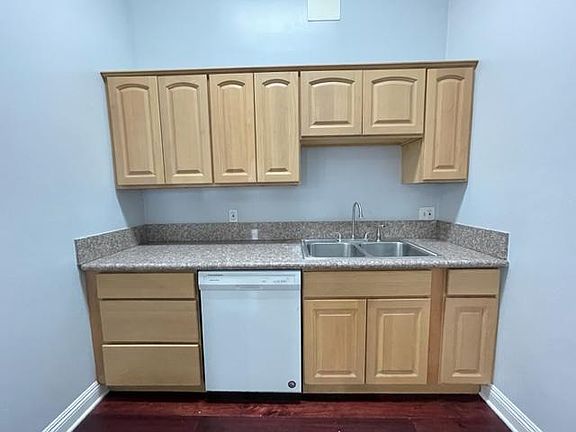 5th image of 701 S Mariposa Ave APT 401