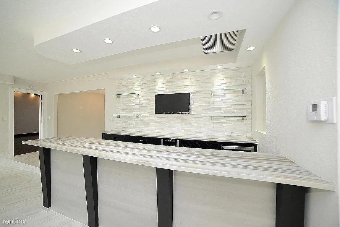 5 bed, 4.0 bath, 3741 sqft, $15,000 — Photo 3