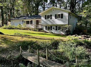 3238 Debbie Dr, Hendersonville, NC 28791