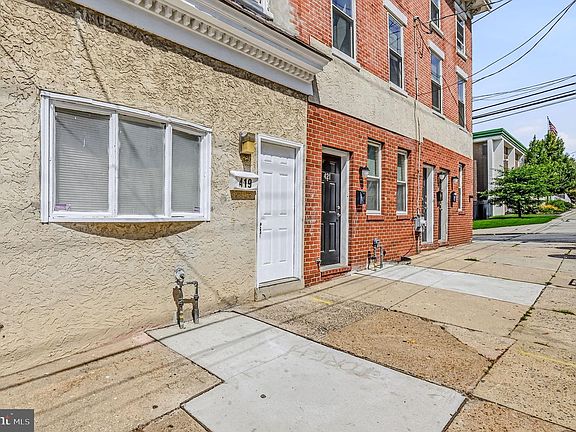4th image of 419 N Madison St