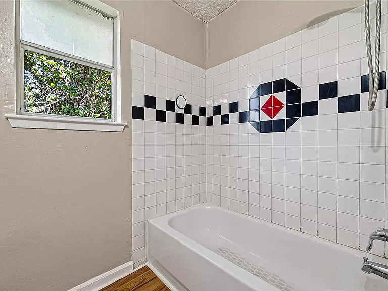 13847 Cherry Hollow Ln — Photo 32