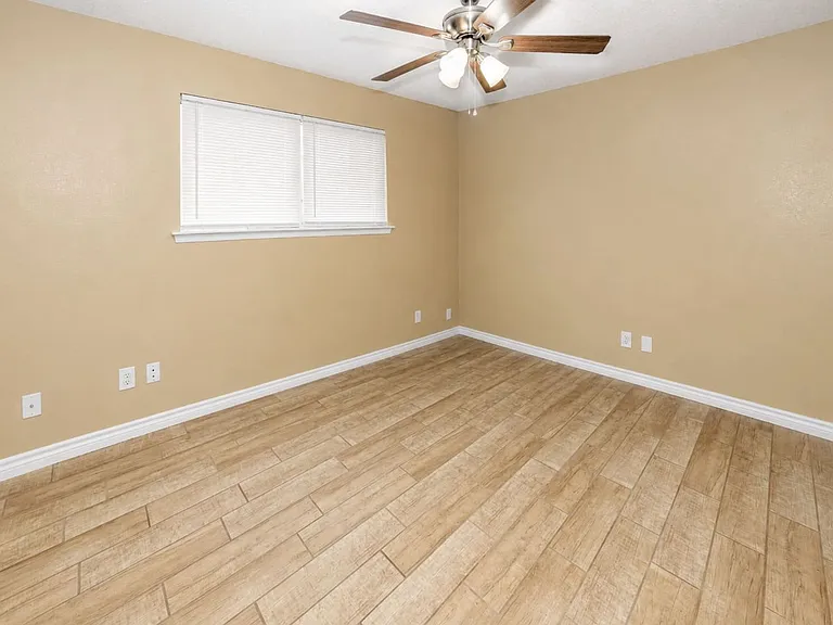 2213 Dickens Dr — Photo 13