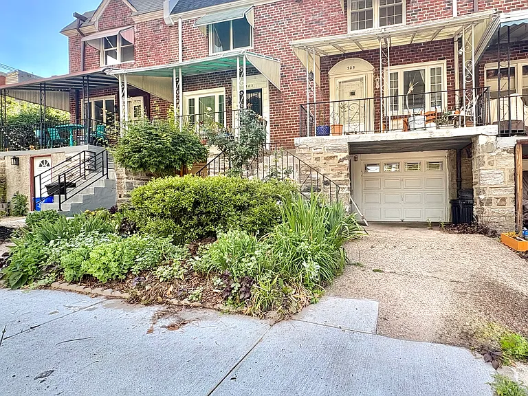 305 E Pleasant St — Photo 1