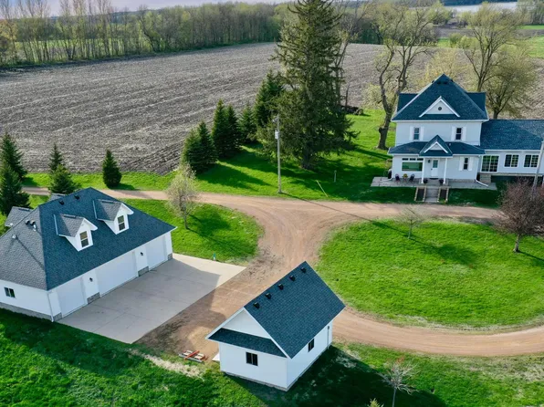 15842 340th St, Montgomery, MN 56069