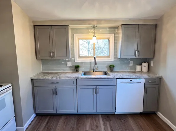62 Beach Rd, Buffalo, NY 14225
