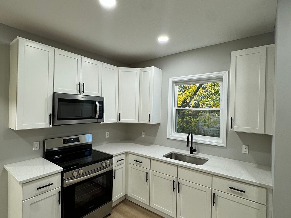 61 Lawrence St Rensselaer NY Zillow