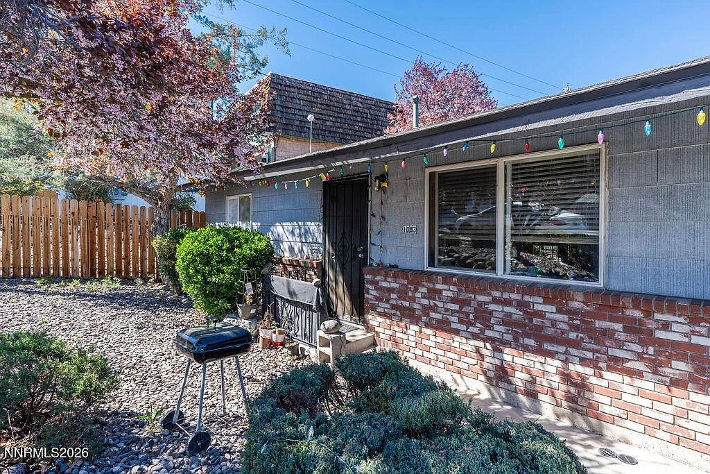 1081 Brinkby Ave photo 1
