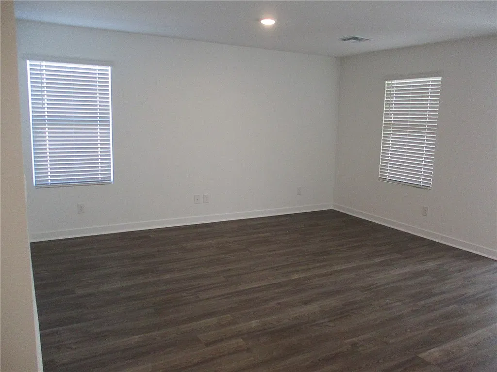 3 bed, 2.0 bath, 1470 sqft, $1,650 — Photo 3