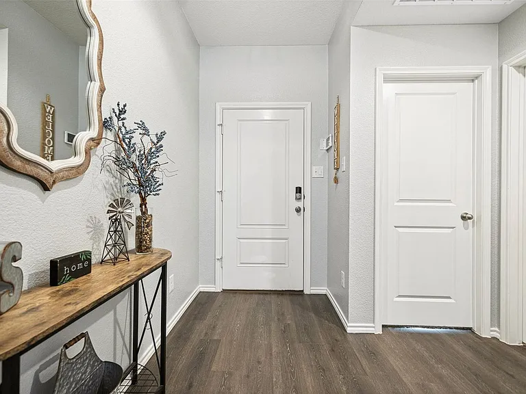 904 Saddle Horn Way — Photo 2
