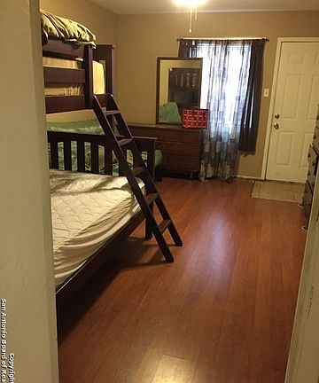 4th image of 2811 Woodbury Dr