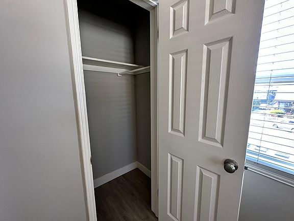 4th image of 4443 Illinois St