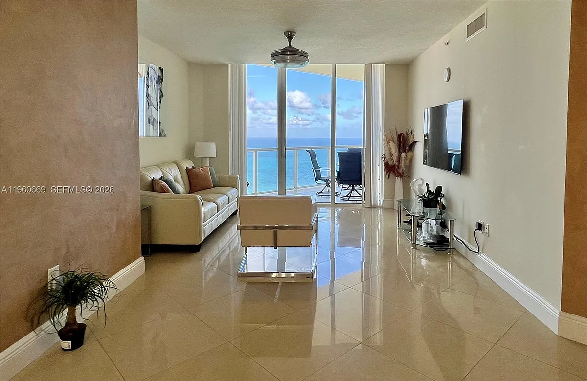 Building Photo - 16699 Collins Ave #4204