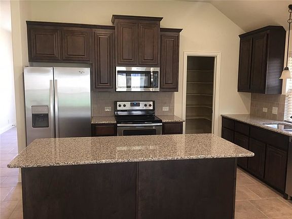 3rd image of 713 Paintbrush Ct