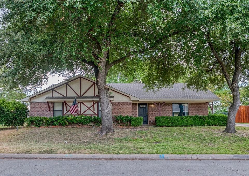 1st image of 435 Gingerbread Ln