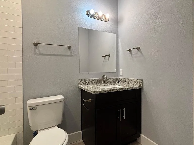 339 Owens St #A — Photo 7