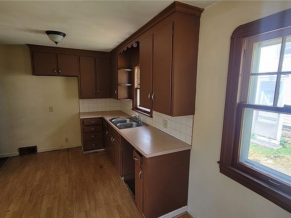 3rd image of 17 N Dunlap Ave