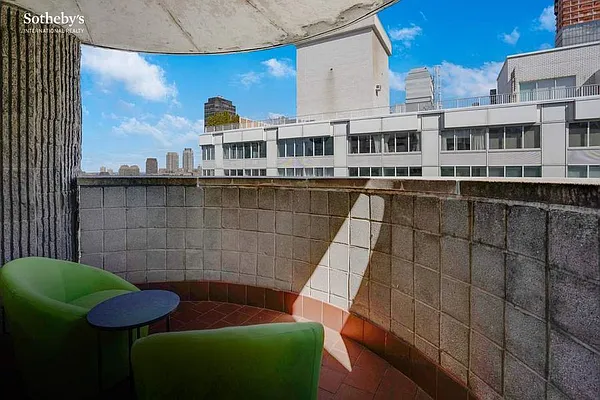 Sold by Sotheby's International Realty | media 5