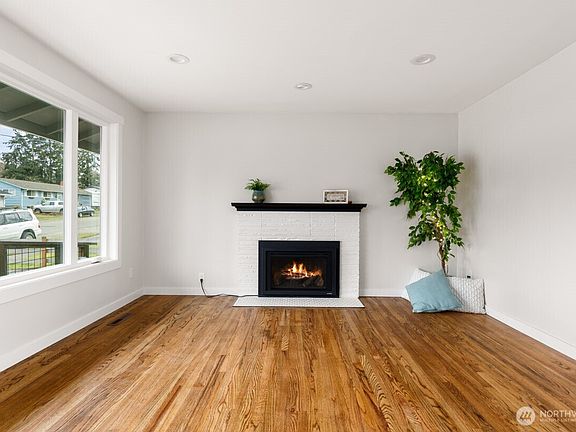 5th image of 1543 NE 3rd Avenue