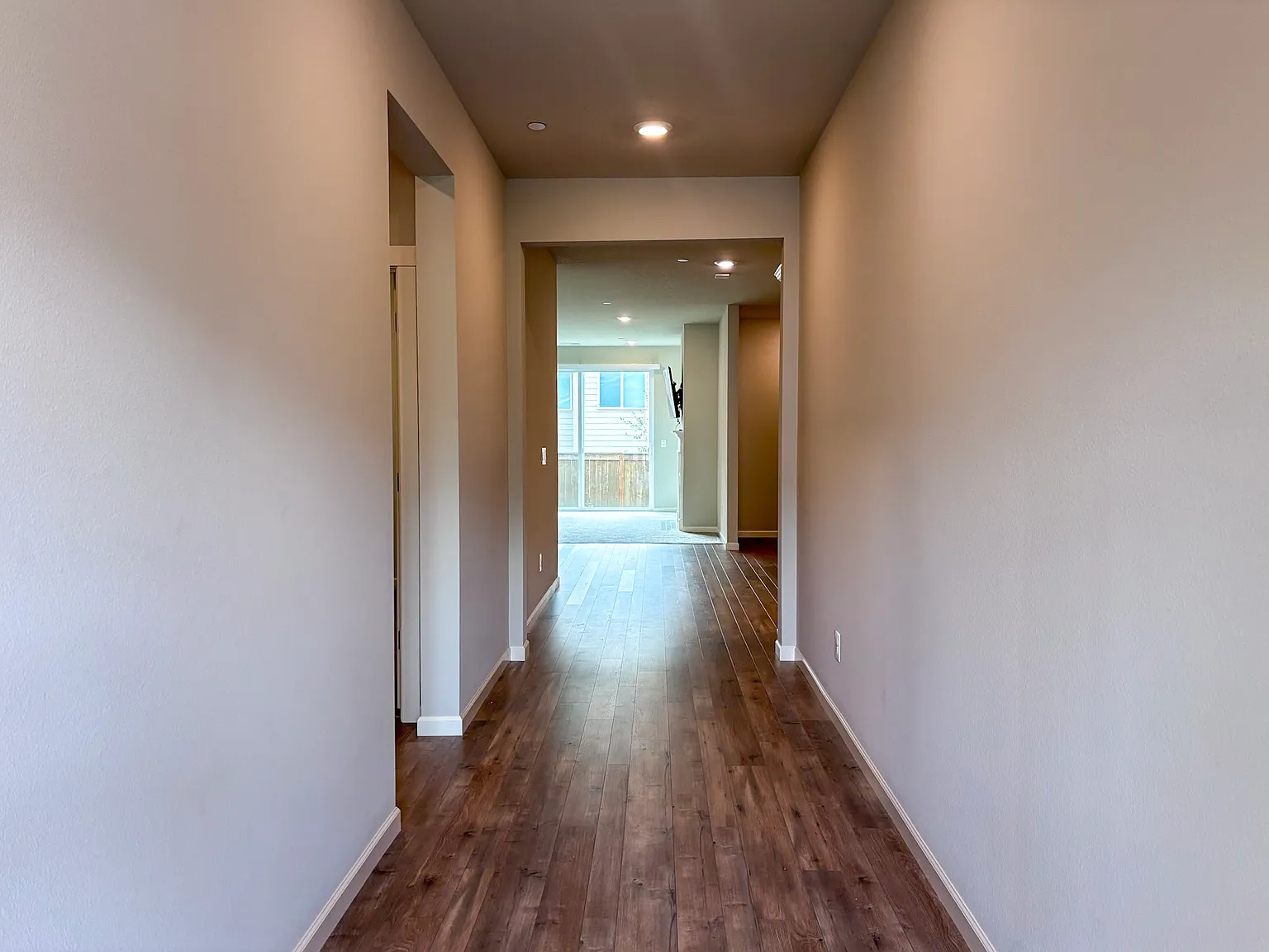 3 bed, 1740 sqft, $3,100 — Photo 3