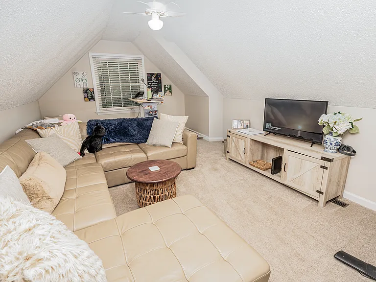 1004 Somerset Ct — Photo 29