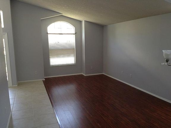 3rd image of 1556 Crawford Dr