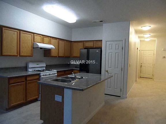 3rd image of 7948 Stormy Falls St