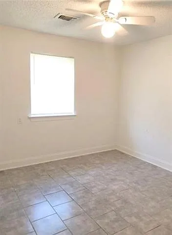 2737 Yorktowne Dr — Photo 5