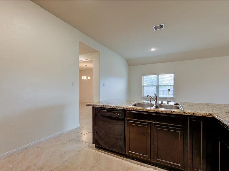 734 Mill Spring Ct — Photo 34