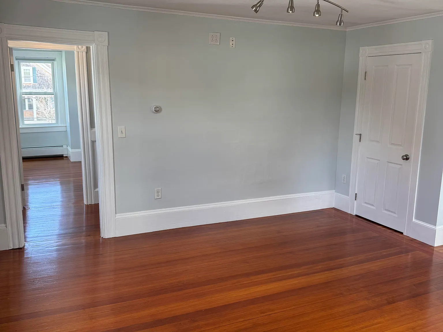 2 bed, 700 sqft, $2,500 — Photo 4