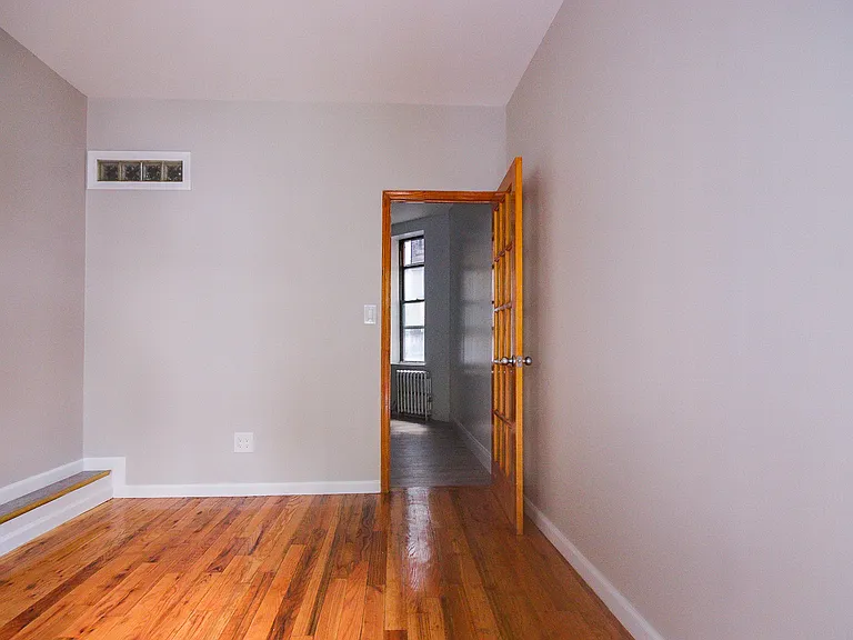 622 E 11th St #3 — Photo 2
