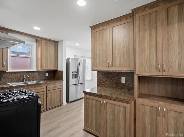 23409 Carlisle Ave, Hazel Park, MI 48030