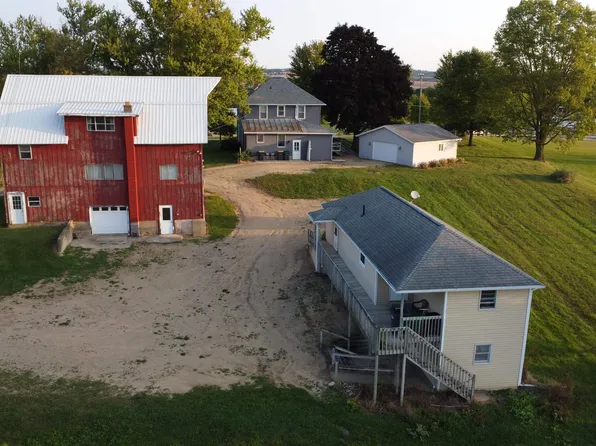 713 Us Route 20 W, Elizabeth, IL 61028