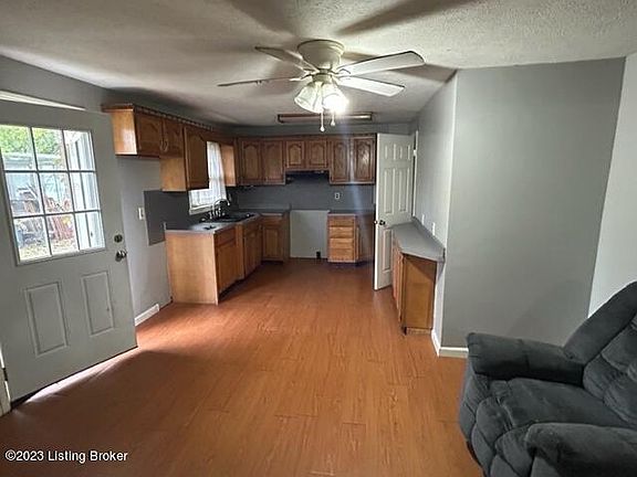 3rd image of 8202 Hillview Ct