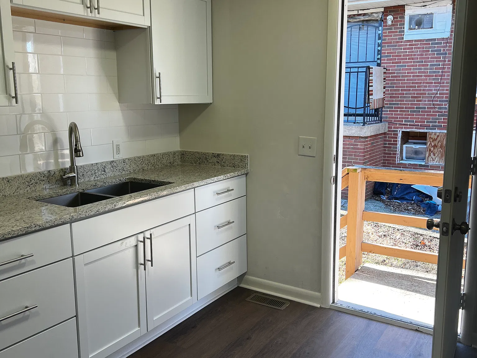 2208 Morena St — Photo 2