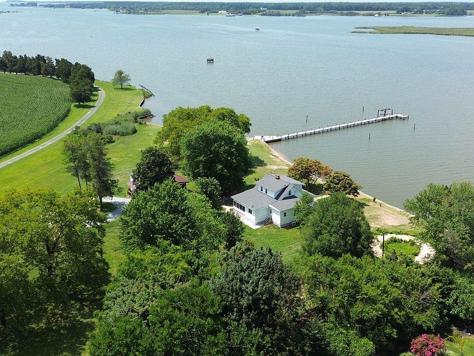 1st image of 300 Woods Point Rd