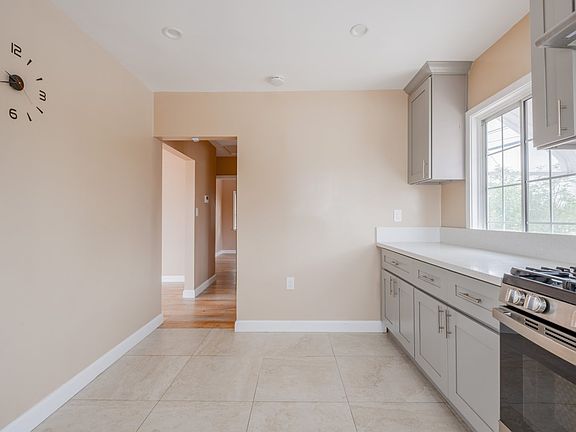 4th image of 5947 Willowcrest Ave