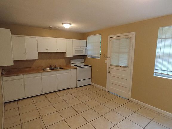 3rd image of 3265 Soutel Dr