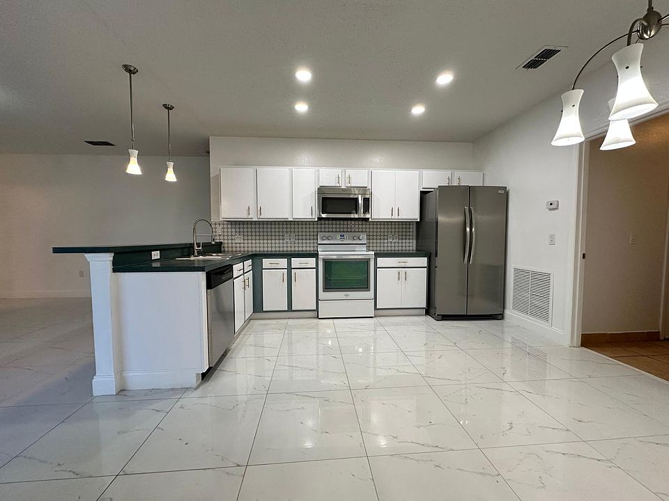 1st image of 335 Marquee Dr